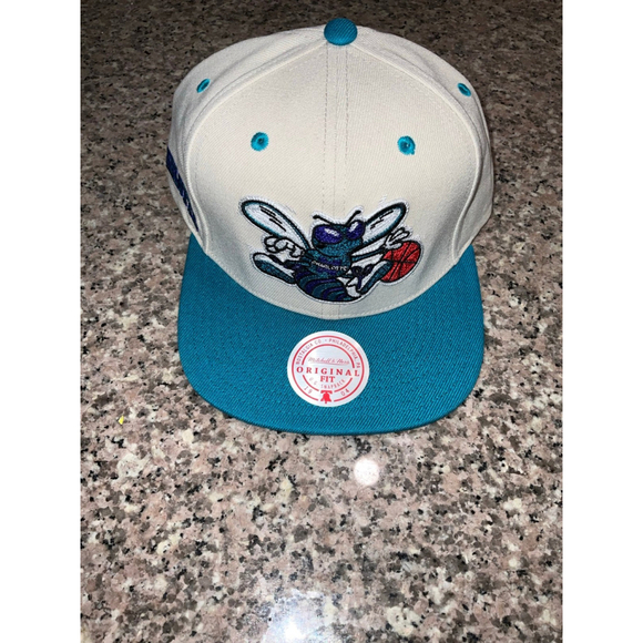 Mitchell & Ness Charlotte Hornets OG Snapback - Picture 1 of 9